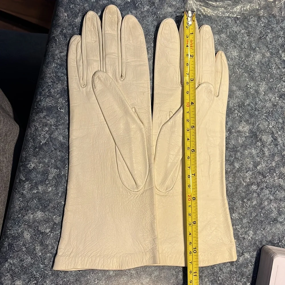 Vintage white leather gloves